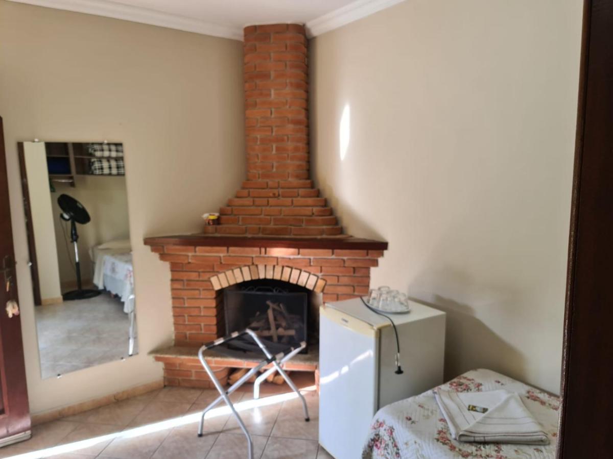 Pousada Nossa Senhora Penedo  Exteriér fotografie A fireplace in a guest room at the hotel